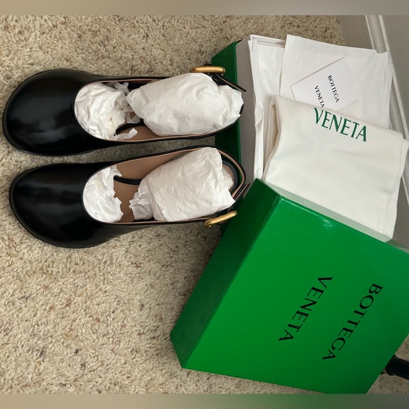 Bottega Veneta Black Sandals with Gold Accents - Picture 3 of 10